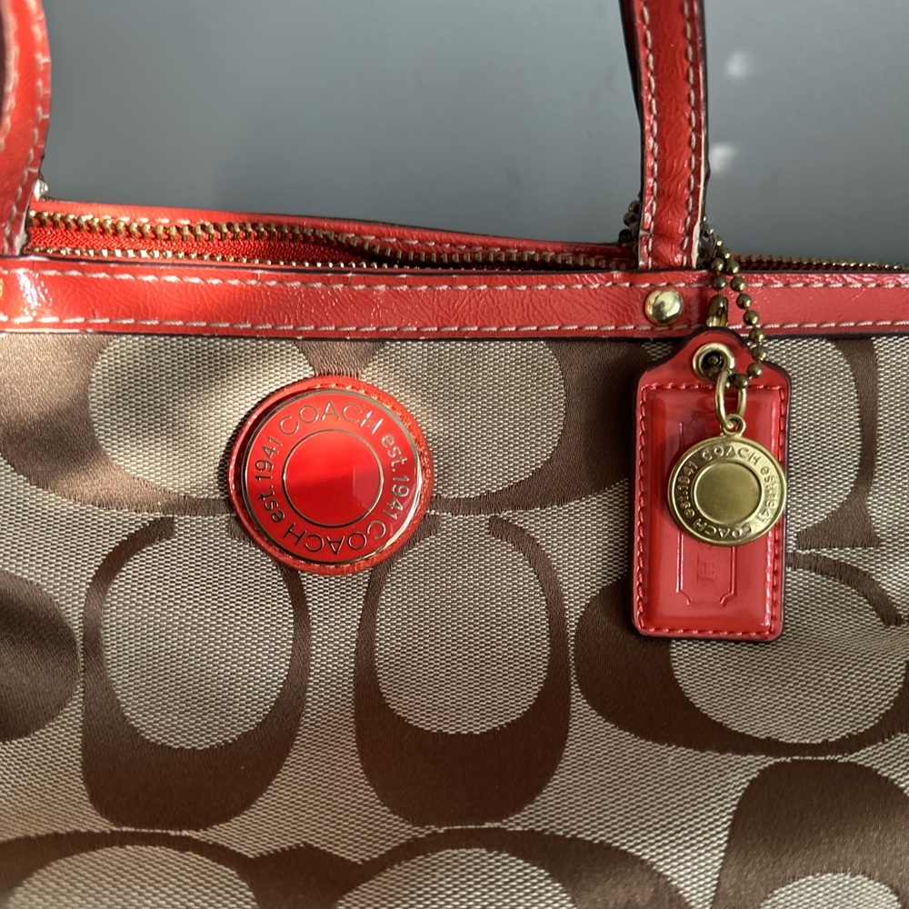 Used coach bag. - Picture 2 of 10